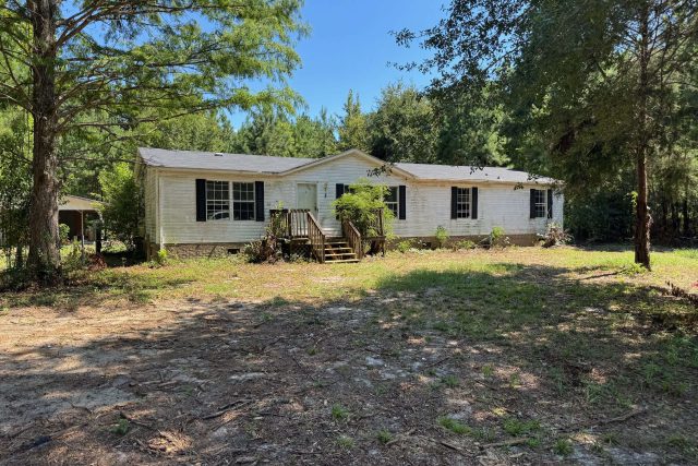 351 Camelot Dr-1