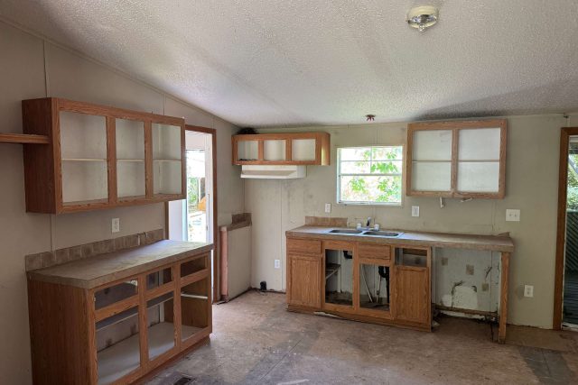 351 Camelot Dr-3