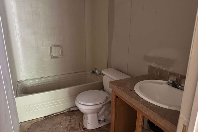 351 Camelot Dr-5