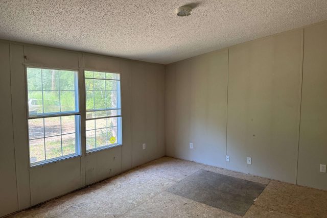 351 Camelot Dr-6